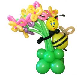 Пчелка с большим букетом