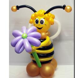 Довольная пчелка